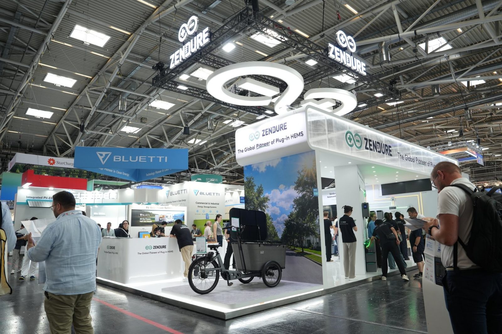 Zendure-stand met SolarFlow bundles